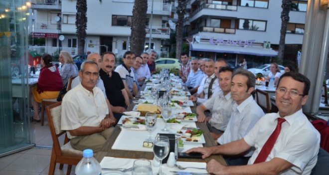 Karşıyaka'daki yöneticiler iftarda buluştu
