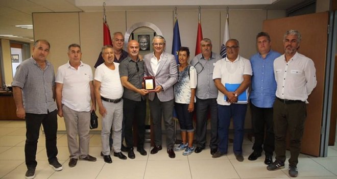 Karşıyakalı amatörler Başkan Akpınar’ı ziyaret etti