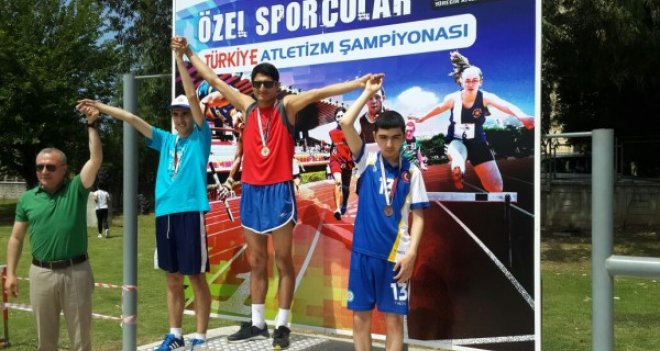 Karşıyakalı Arda engel tanımadı