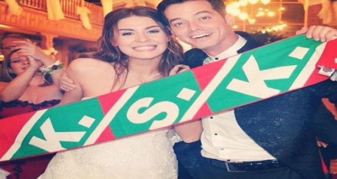 Karşıyakalı ünlü çiftin oğlu oldu