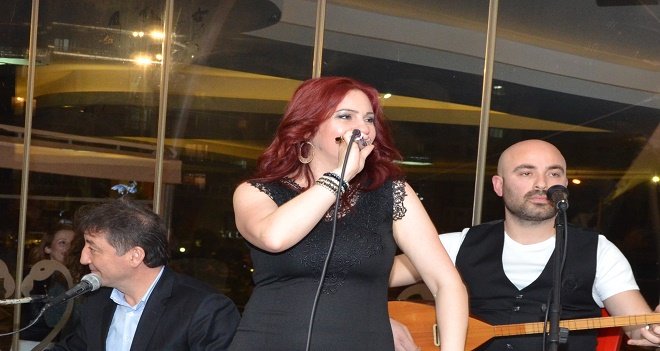 Karşıyakalı Derya Akvaryum Cafe'de...