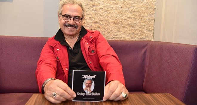 Karşıyakalı emekli öğretmen şarkısıyla tıklama rekoru kırıyor