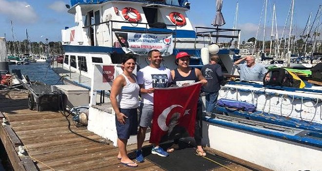 Karşıyakalı Emre bu kez Santa Catalina'dan Los Angeles'e yüzdü...