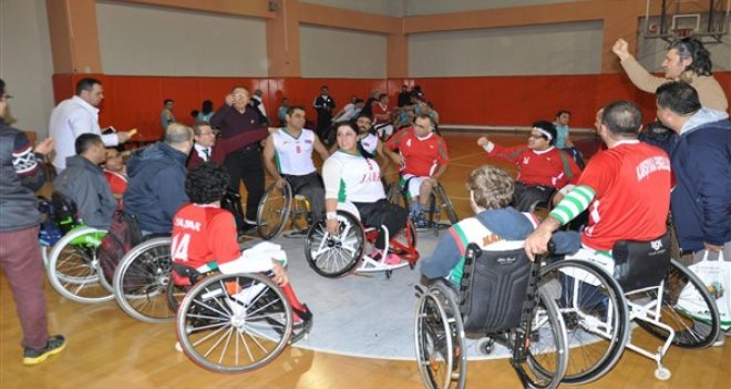 Karşıyakalı engelli sporcuların bileği bükülmüyor