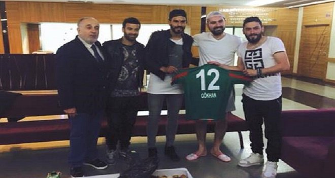 Karşıyakalı futbolculardan "Geçmiş olsun" ziyareti..