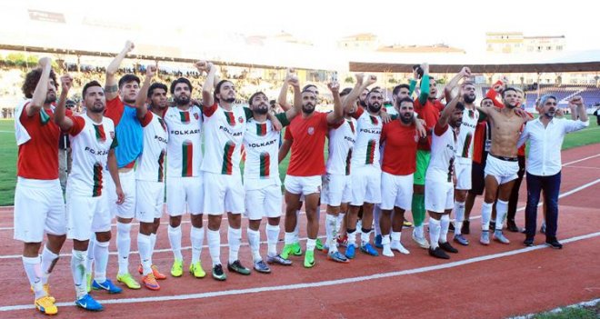 Karşıyakalı futbolculardan imza günü...