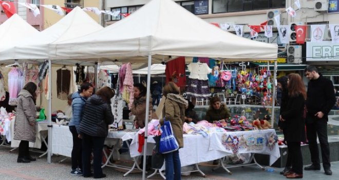 Karşıyakalı kadınlardan 8 Mart kermesi