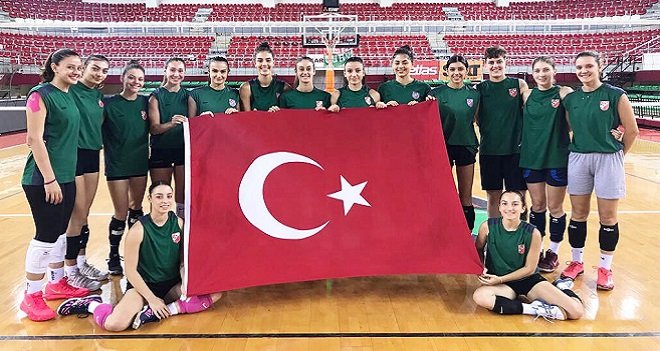 Karşıyakalı kızlar 9 Eylül'ü kutladı...