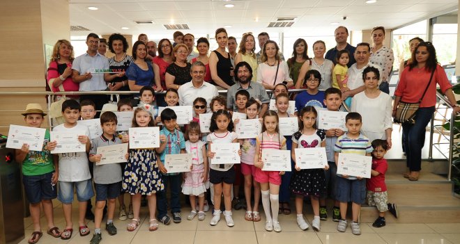 Karşıyakalı minik karikatüristlerin sergi heyecanı