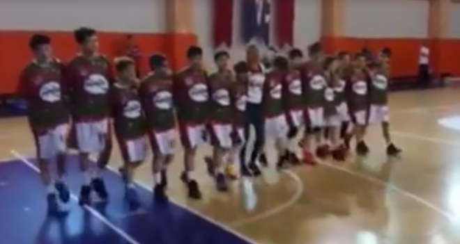 Karşıyakalı miniklerden annelerine sürpriz