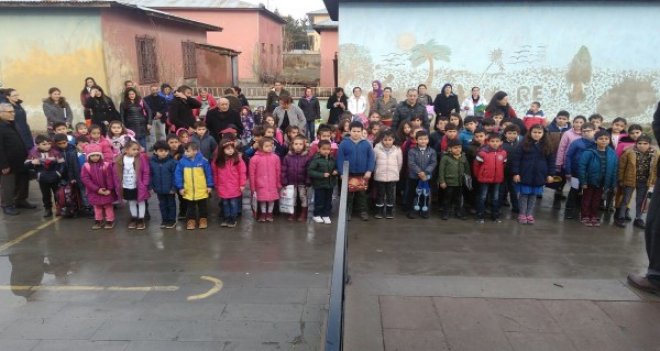 Karşıyakalı öğrencilerden Erzincan’a karne hediyesi