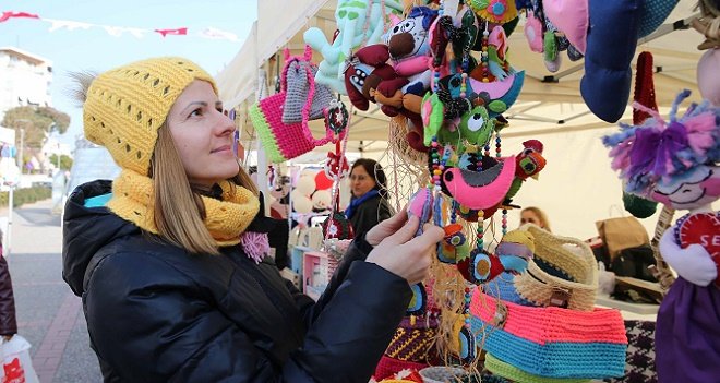 Karşıyakalı üretici kadınlardan Sevgililer Günü ürünleri…
