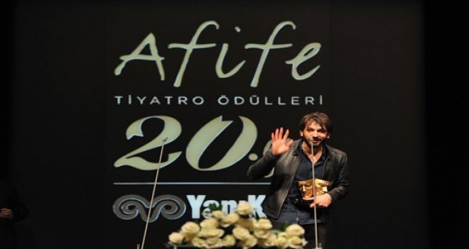 Karşıyakalı Ushan Çakır'a "Tiyatro Oscarı"