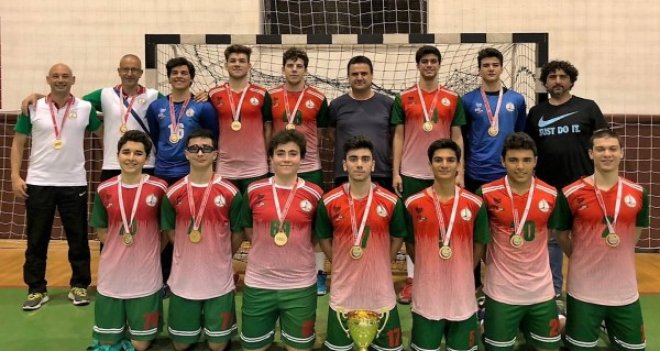 Karşıyakalı yıldız hentbolcular namağlup şampiyon