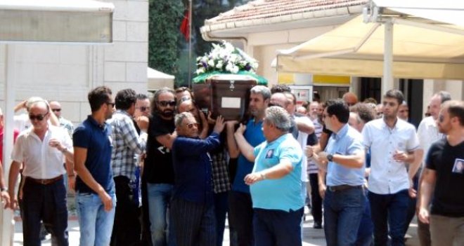 Karşıyakalı yüzücü Akıncı son yolculuğuna uğurlandı