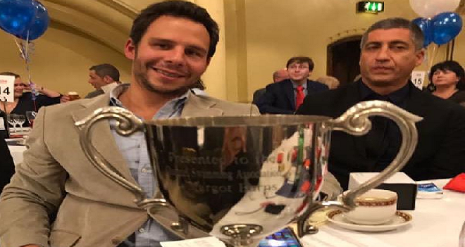 Karşıyakalı yüzücüye ''Sezonun en hızlı erkek yüzücüsü'' ödülü