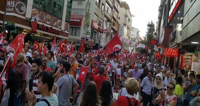 Karşıyakalıların zafer yürüyüşü...