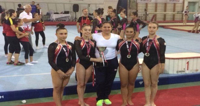 Karşıyaka’nın başarılı sporcularına para ödülü