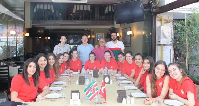 Karşıyaka'nın genç kızları, şampiyonluk için kampa giriyor