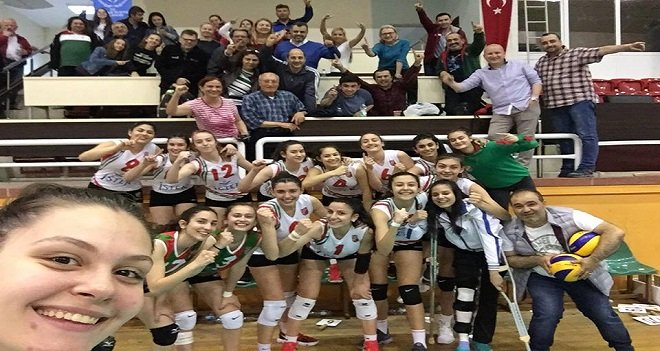 Karşıyaka'nın gençleri gruptan çıkmayı garantiledi