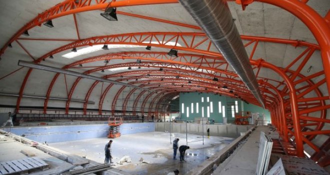 Karşıyaka’nın ilk kapalı havuzunda son viraja giriliyor