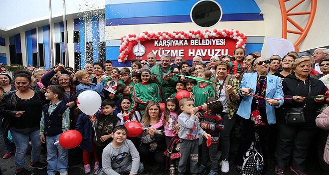 Karşıyaka'nın kapalı yüzme havuzu resmen açıldı