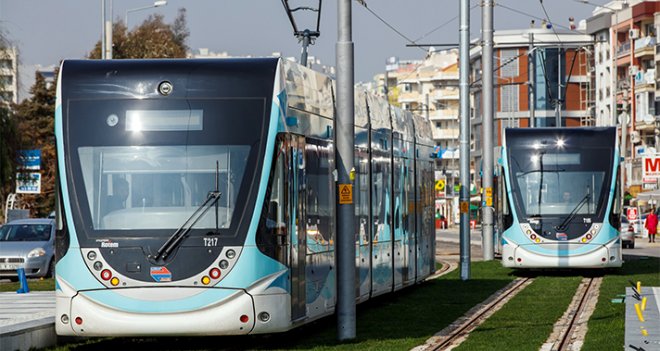 Karşıyaka'nın tramvayları geldi...