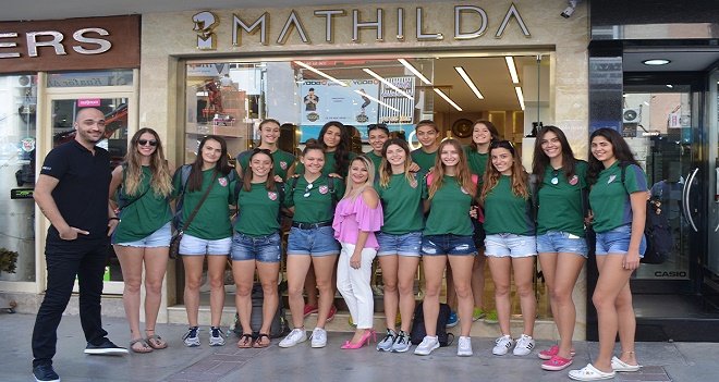 Karşıyaka'nın voleybolcu kızları şimdi daha da şık...