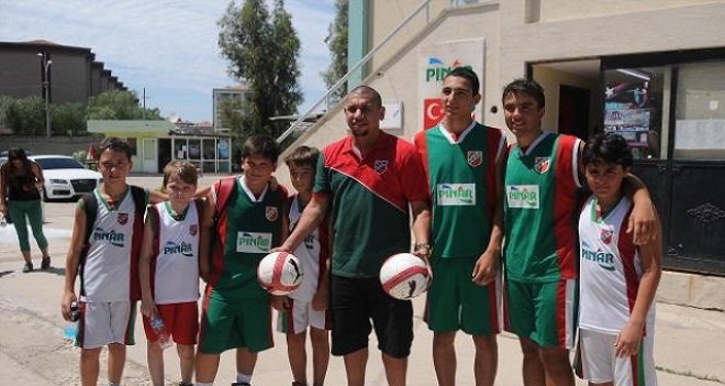 KARŞIYAKA'NIN YENİ TRANSFERİ KAHE'DEN 20 GOL SÖZÜ...