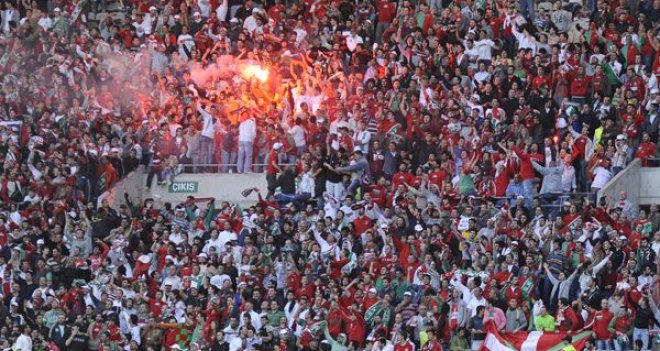 Karşıyaka'ya tribün kapatma cezası geldi