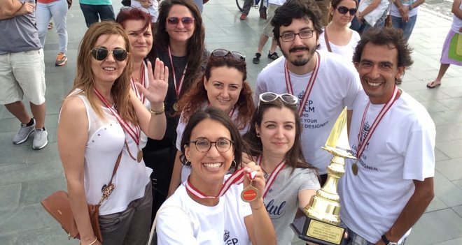 Karton Tekne Yarışında zafer İzmir Üniversitesi’nin...