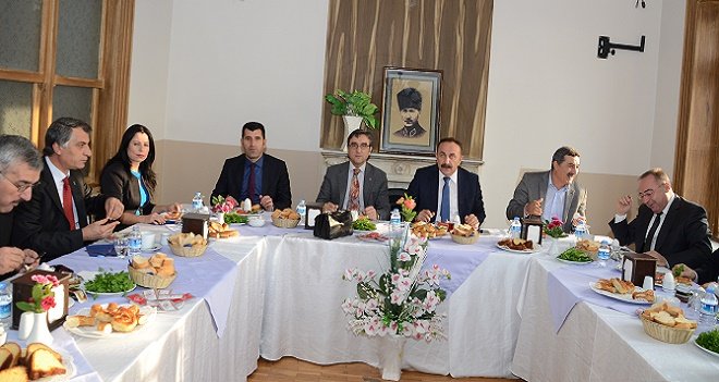 Kaymakam, Eğitim Sendikası yöneticileriyle bir araya geldi