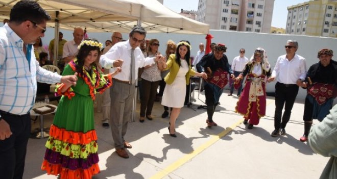 Kaymakam ve Belediye Başkanı engellilerle halay çekti