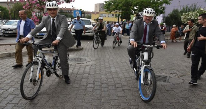 Kaymakam ve İl Emniyet Müdürü minikler ile pedal çevirdi