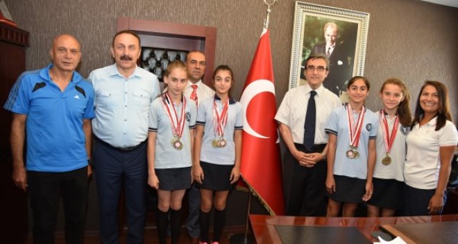 Kaymakam Yücel, Rüzgarın Kızları'nı kabul etti