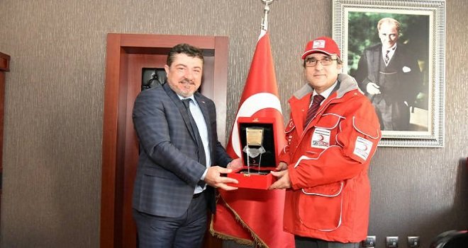 Kaymakam Yücel’e Türk Kızılayı'ndan şükran plaketi…