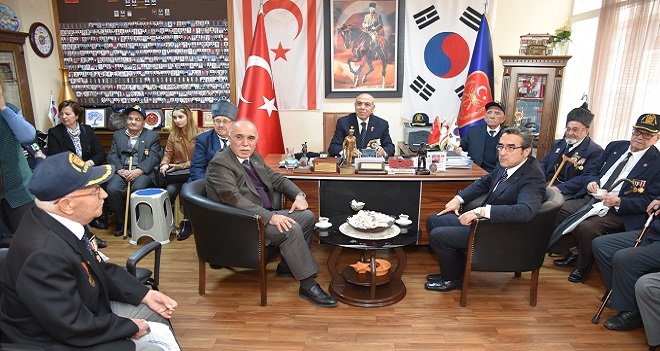 Kaymakamlar gazileri dinledi, birlikte yemek yedi