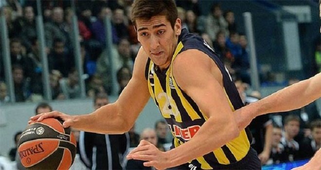 Kenan Sipahi resmen Pınar Karşıyaka'da...