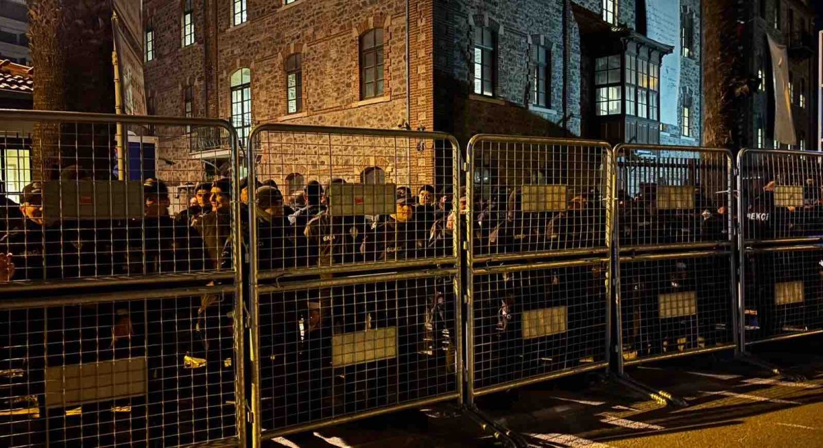 Meslek Fabrikası'na şafak operasyonu