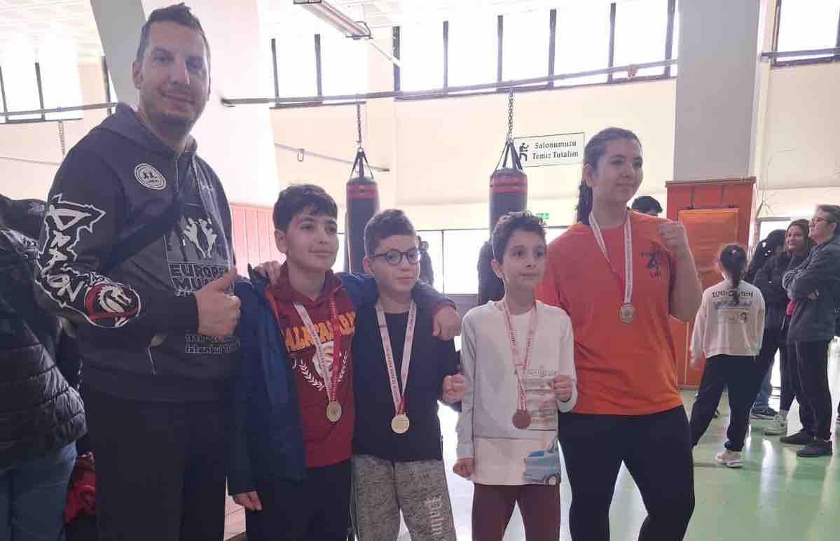 Bostanlıspor Muaythai'de 4 şampiyonluk kazandı