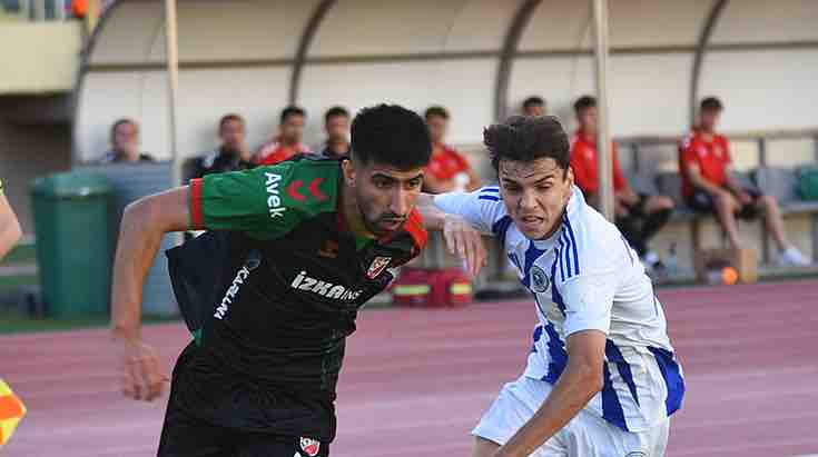 Kaf Kaf'ta Erhan Öztürk asistleriyle parlıyor