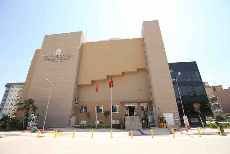 Deniz Baykal Kültür Merkezi'nin tamamı Bakırçay Üniversitesi'ne devredildi