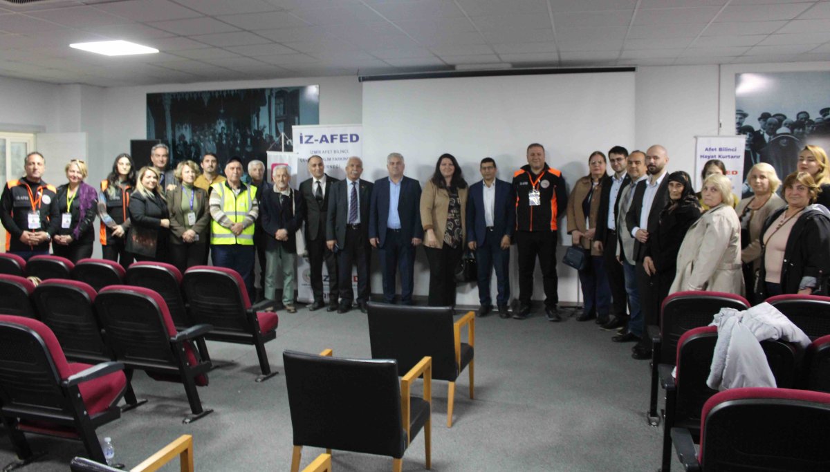 Karşıyaka'da deprem etkinliği