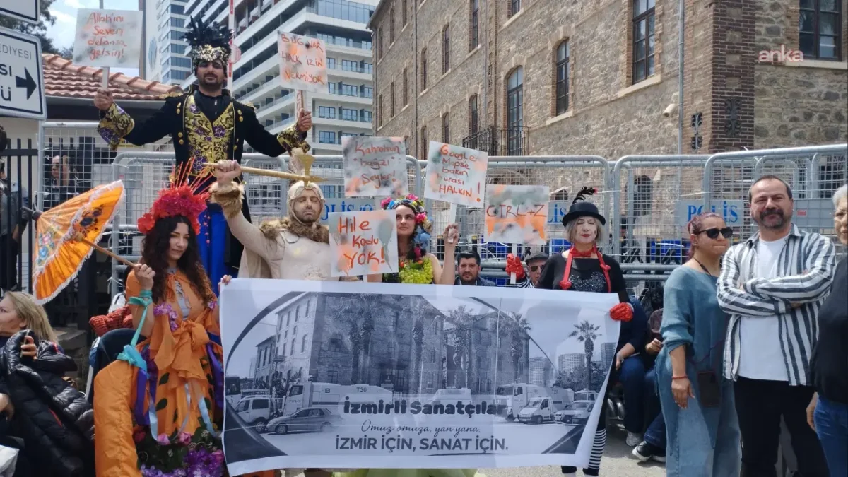 Meslek Fabrikası direnişine sokak sanatçılarından destek