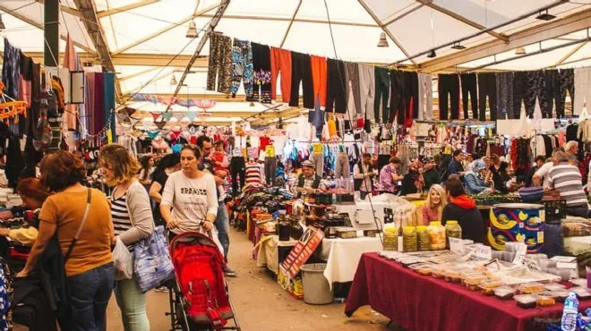 Karşıyaka'da pazarcılar oturma eylemine hazırlanıyor