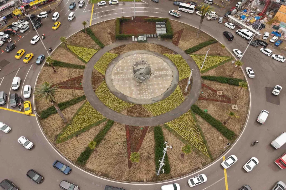 İzmir’in kalbi çiçek açtı