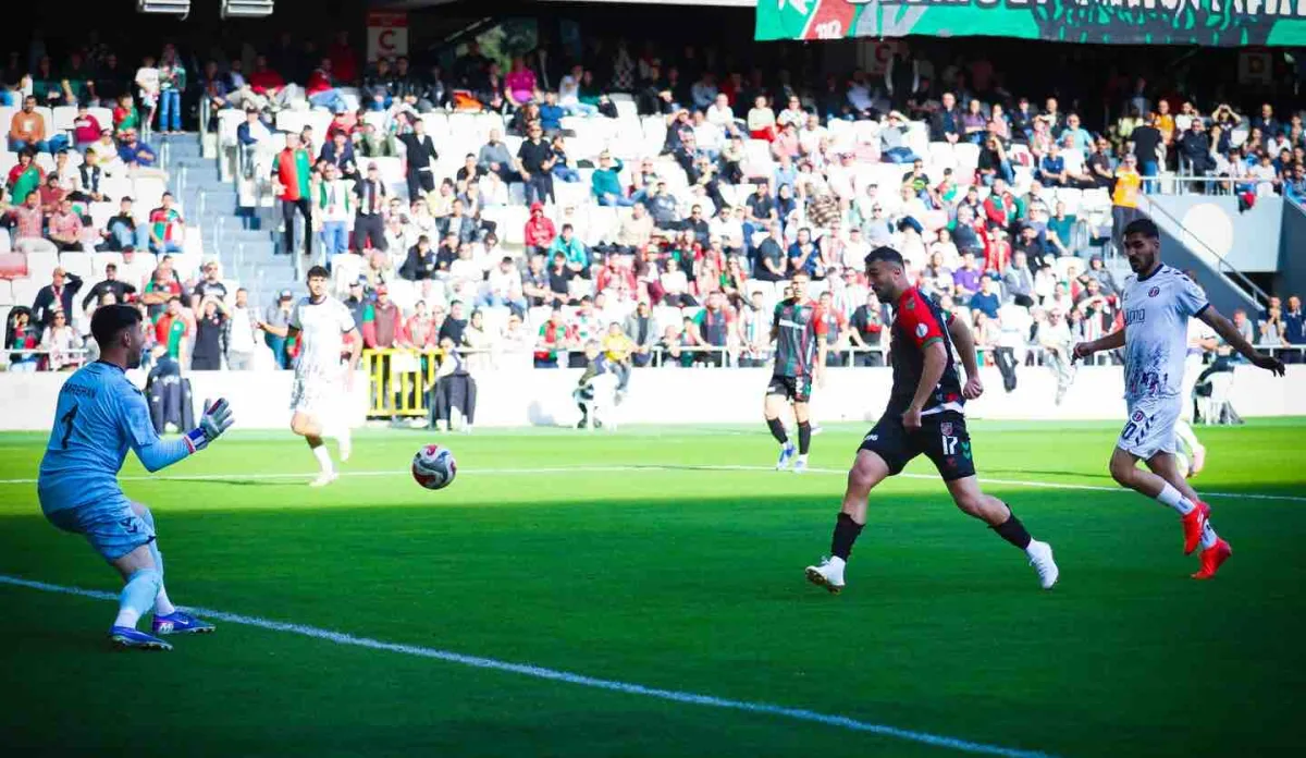 Ömer Faruk Sezgin rekora koşuyor