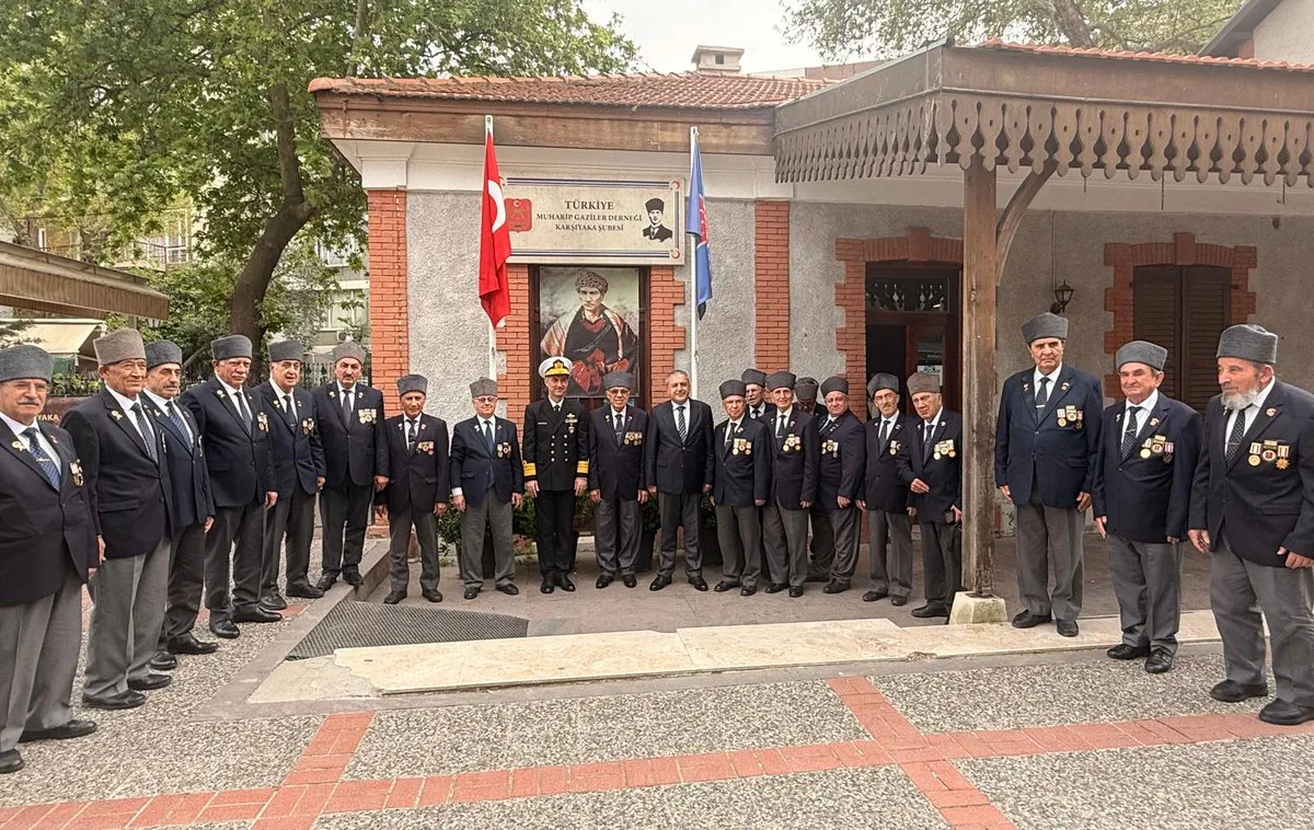 Kaymakam Demir ve Koramiral Payal Karşıyakalı gazileri ziyaret etti