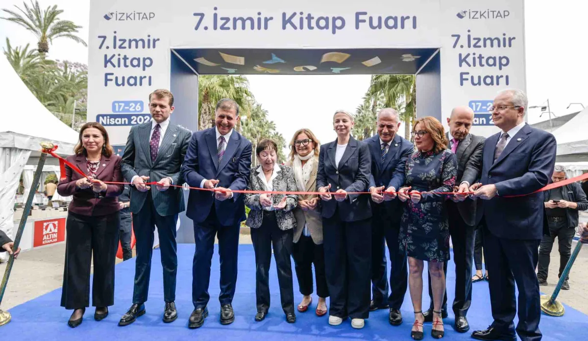 İZKİTAP-7. İzmir Kitap Fuarı kapılarını açtı