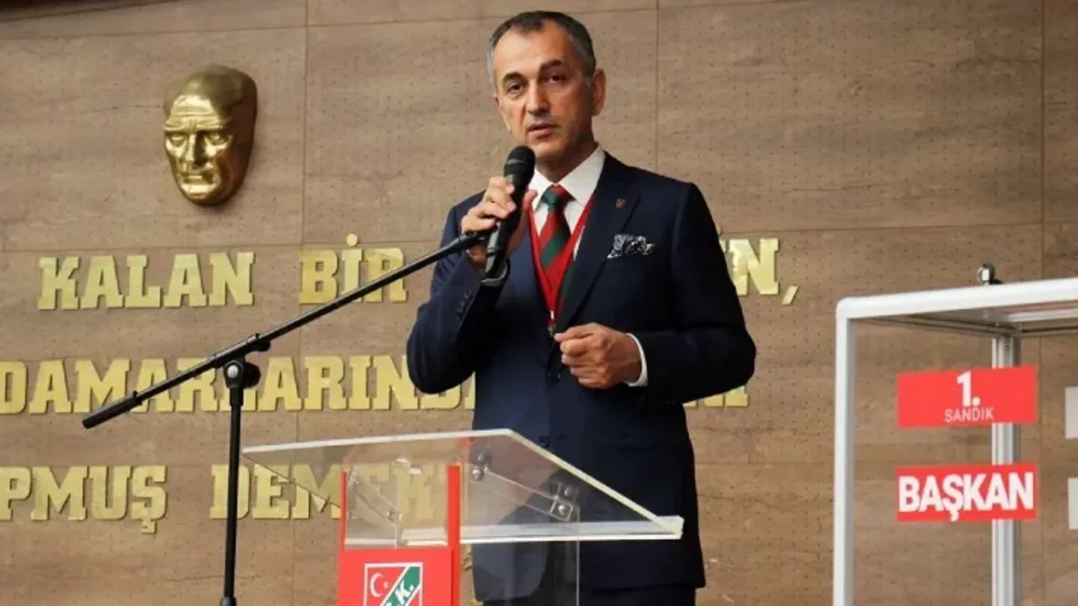 Mavişehir krizi büyüyor, Azat Yeşil istifa etti